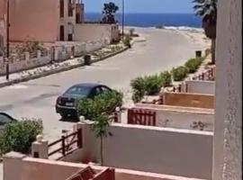 فيلا ترى البحر بقرية أندلسية مطروح بالتكييفات, villa em Marsa Matruh