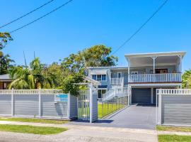 Shoaly House - A Spacious Oasis, hotel em Shoal Bay