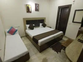 Near Taj Mahal-Basil Inn Home Saty Agra