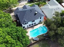 Grand 6BR 2,5BA Holiday Home with Pool, Grill & Game Room