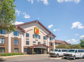 Super 8 by Wyndham Bloomington/Airport, хотел в Блумингтън