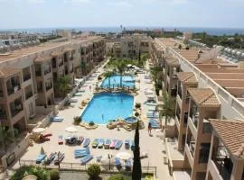 Noyas place- amazing 2bdrm apartment with swimming pool complex