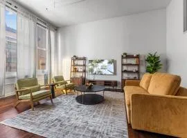 Downtown 2BR Loft Short Walk to Convention Centers