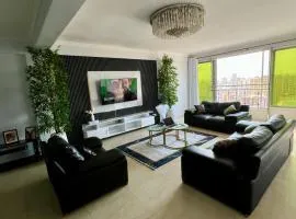 4BedRoom PentHouse Retreat In Central Business District with City Views