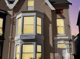 Granada Apartments at Pleasure Beach, hotel en Blackpool