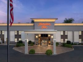 Hampton Inn Russellville, hotel di Russellville