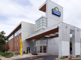 Days Inn & Suites by Wyndham Milwaukee, hotel in Milwaukee