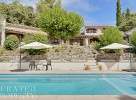 Tranquil 5-Bedroom Stone Villa with Private Pool, hotel em Callas