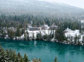 Basecamp Resorts Revelstoke, hotel em Revelstoke