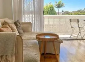 Sunny Beachside Escape 2BR Walk to Palm Beach