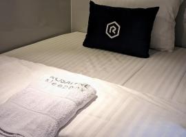 Rosalyne Sleepbox Tugu Kranggan, hotel en Jetis