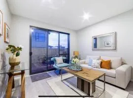 Scott point private entry flat offers the entire living room, bedroom and ensuite, parking available