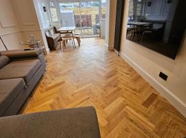 Wembley London lovely 6 bed House sleeps up to 14, ξενοδοχείο στο Λονδίνο