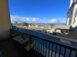 Le Maxaudant Duplex avec Balcon et Vue sur Mer, hotel u gradu Luc-sur-Mer