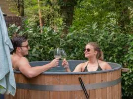 Wild Flower luxe chalet met Hot Tub en prachtige tuin en overkapping