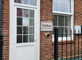 Indus Guesthouse, hotell i Kingston upon Thames