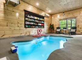 Holiday Special, Pool Projector, Pet Friendly, HotTub, Mins to Wilderness