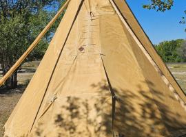 Kiowa Teepee, отель в городе Клейтон