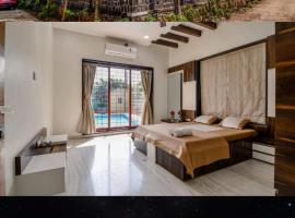 Lifeline Villas - Luxurious Mountain View Villa With Biggest Pool And Huge Open Area, rodinný hotel v destinaci Lonavala