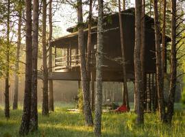 Sambliku Treehouse, hotel di Jõgisoo