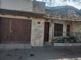 Alta Córdoba casa con cochera, hotel en Córdoba