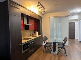 CN Tower suite with Free Parking, hotel u Torontu