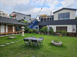 Stay33 Pet friendly house near Hwangridangil, hotel v destinaci Kjongdžu