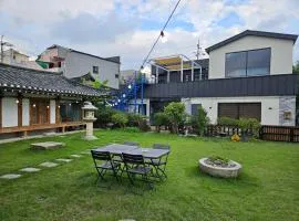 Stay33 Pet friendly house near Hwangridangil