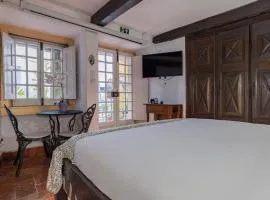 Small Cozy Bedroom in Palace Patio with Hot Tub and Snooker