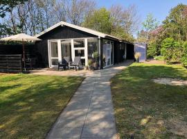 Awesome Home In Esbjerg V With 2 Bedrooms, Internet And Sauna, hotelli Esbjergissä