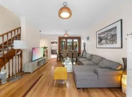 Ideally located 3 BR with Parking & Central & Darling Harbour-10 mins walk