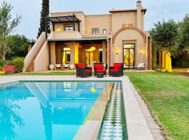 Chic Villa - Samanah Golf, Pool, Sunset Views, Hotel in Tameslouht