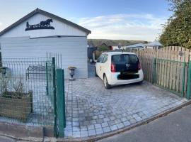 Le chalet Ida avec emplacement voiture, hotell sihtkohas Yvoir