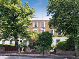 5 Bedrooms House in King's Cross, хотел в Лондон