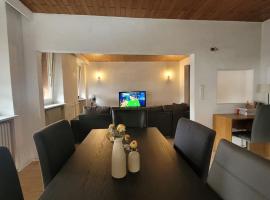 Snuggly Spacious Apartment Near Everything, hotel em Landstuhl