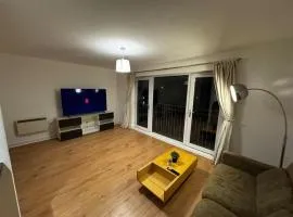 Luxury 2BR Flat Near Manchester Town