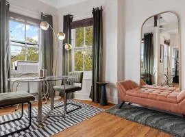 Chic 1-BR Loft Nestled Between Dupont & Logan