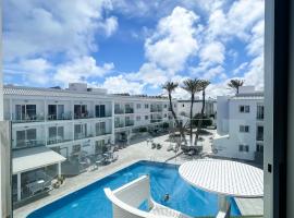 Corralejo Surfing Colors Hotel&Apartments: Corralejo'da bir otel