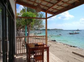 The Sun Hostel Gili Gede, hotel in Gili Gede