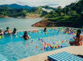 Viajero Guatapé Hostel & Lake Club, hotel sa Guatapé