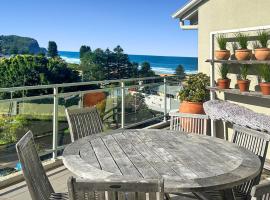 Penthouse - 4 Bedrooms - Unit 33 at Avoca Palms Resort, hotell sihtkohas Avoca Beach