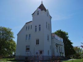 Villa Baltica - Turm-Appartement, ξενοδοχείο σε Schönberg in Holstein