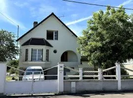 Charmante Maison avec Jardin à Troyes