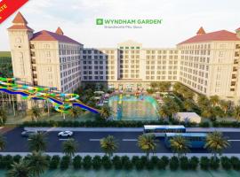 Wyndham Garden Grandworld Phu Quoc, хотел на плажа в Фу Куок