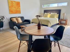 Port Fairy BNB - The Yellow Suite, budget hotel sa Port Fairy