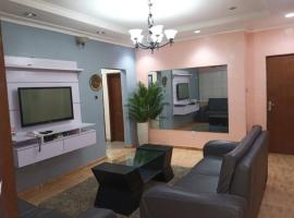 2 Bedroom Cute Cozy Hideaway, hotell i Ikeja