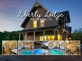 Liberty Lodge - Ideal Location Heated Pool, Hot Tub, Dogs are welcome