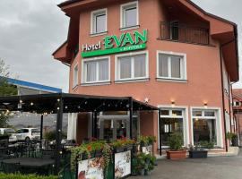 Ģimenes viesnīca Hotel Evan u Hoffera pilsētā Topoļčani