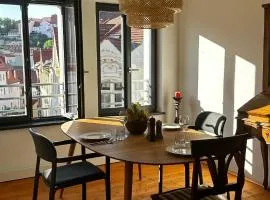 Ruhige-Moderne Wohnung mit Burgblick