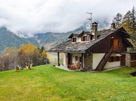 Chalet Les Boisé - Sauna, Heated Pool and Mountains View – hotel w mieście Courmayeur